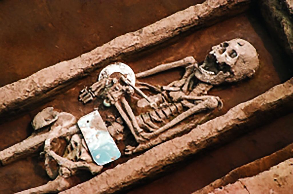 他們在中國挖出「5000年的巨人遺骸」，專家解答這就是史前巨人族的真相 